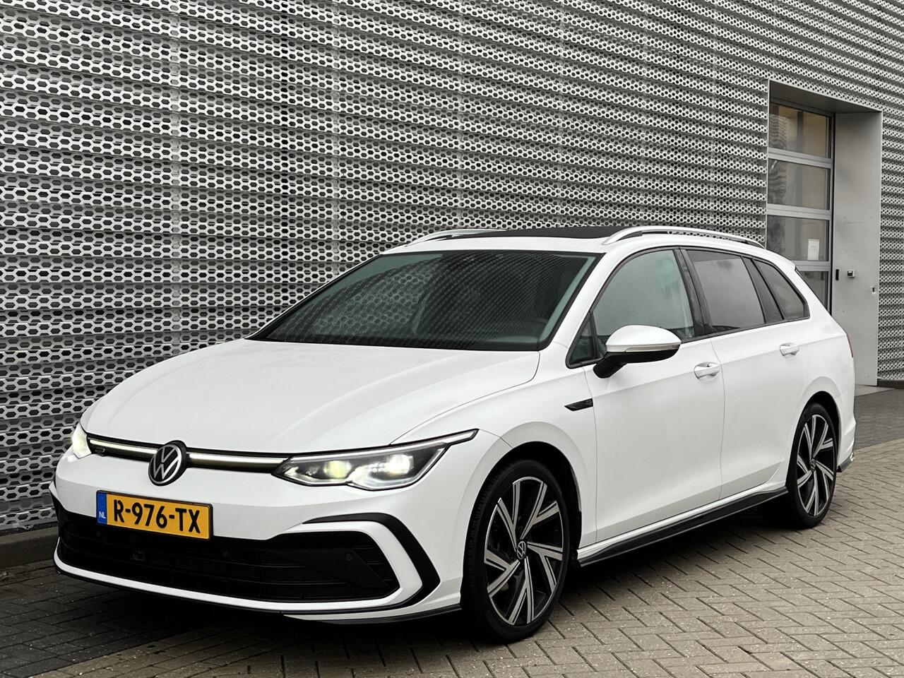 Volkswagen GOLF Variant 1.5 eTSI R-Line Business+ / Panoramadak / Navigatie / Camera / Parkeersensoren V+A / App connect / Head-up / 18''LMV