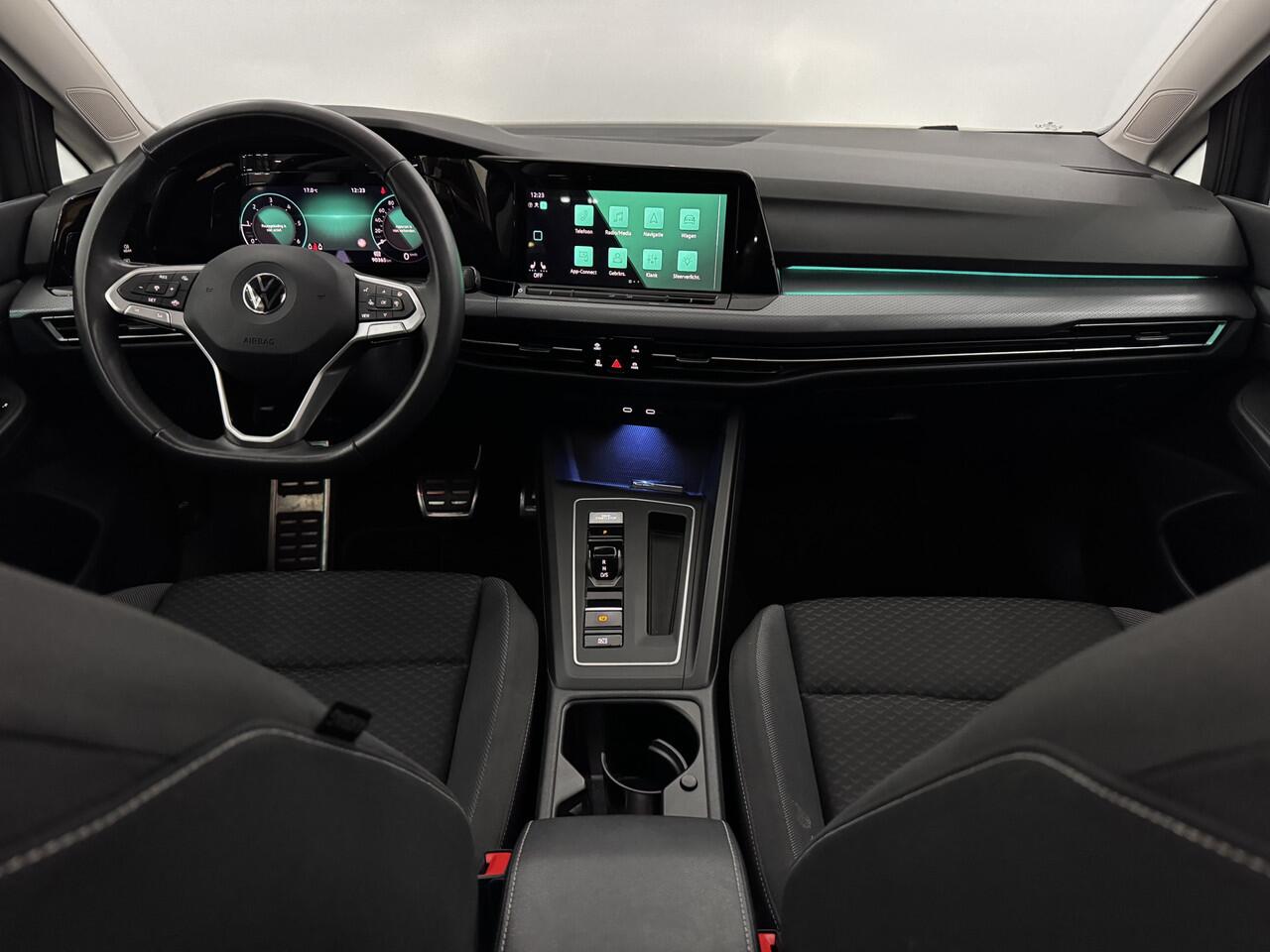 Volkswagen GOLF 2.0 TDI Active Business Pano, Camera, Navi, Sfeerverlichting, Head-up display, Virtual desk, Cruise control adaptief