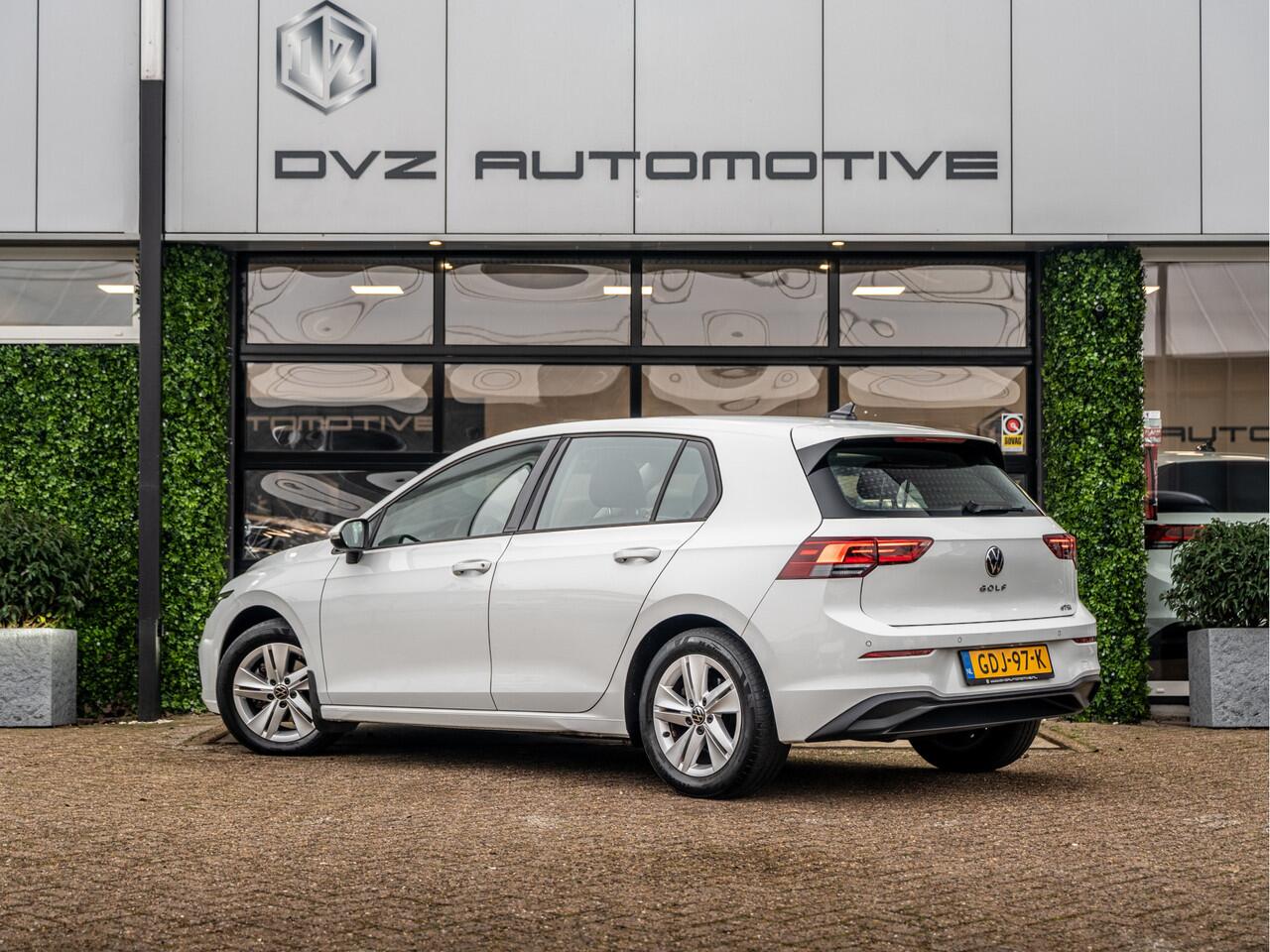 Volkswagen GOLF 1.0 eTSI DSG Active | Clima | Ambient |
