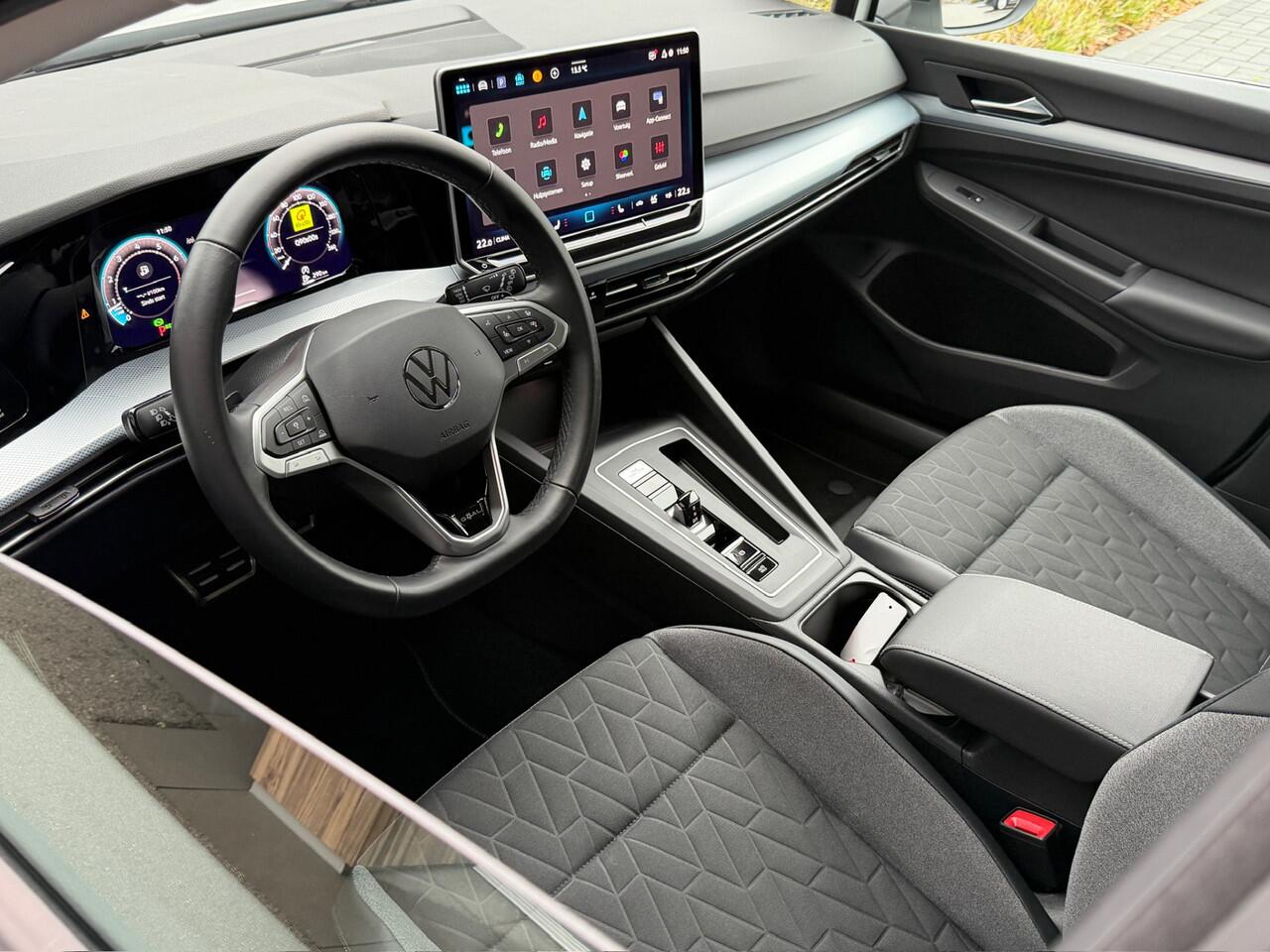 Volkswagen GOLF 1.5 eTSI 150pk DSG Goal | Camera | Trekhaak | Dode hoek | IQ light | Rijklaar incl. garantie