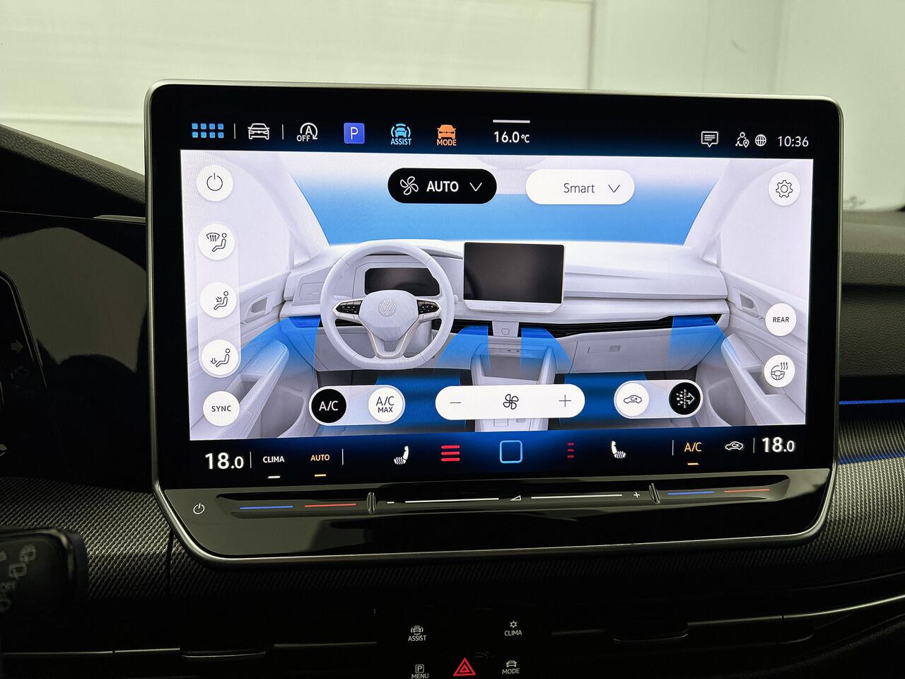 Volkswagen GOLF 1.5 eTSI R-Line Edition Stoelverwarming | Climate Control | Lichtmetalen velgen | 360-Camera