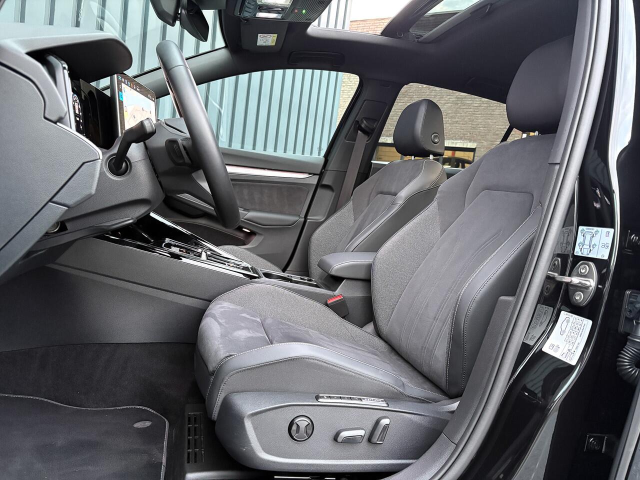 Volkswagen GOLF 1.5 eTSI 50 Edition | Panodak | Stoelgeheugen | Head up | Trekhaak Elk. Wegkl. | Harman/ Kardon | Prijs Rijklaar!!