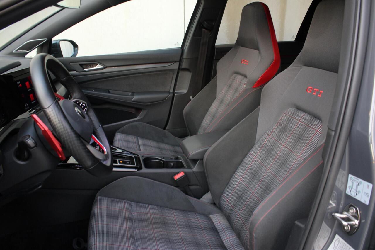 Volkswagen GOLF 2.0 TSI GTI / SCHUIFDAK / LED V + A / HARMAN KARDON