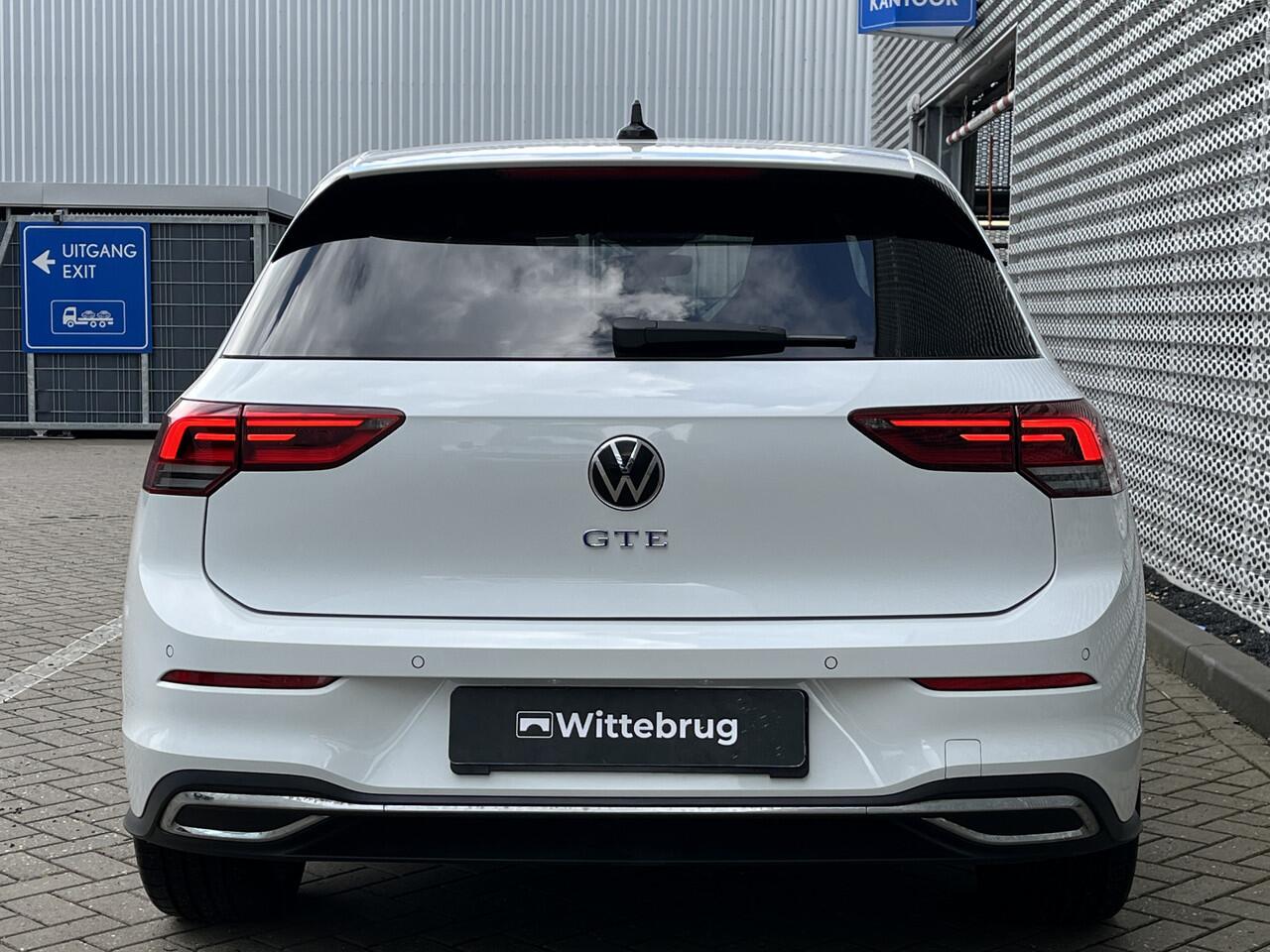 Volkswagen GOLF 1.4 eHybrid 245pk DSG GTE / Panoramadak / LED+ / Navigatie / Stuur & Stoelverwarming / Camera/ 18" LMV **