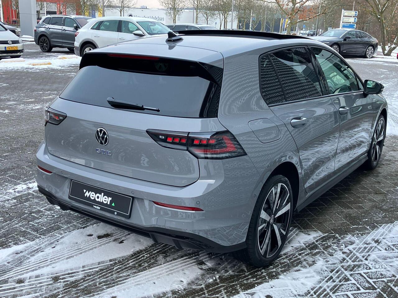 Volkswagen GOLF 8 GTE 1.5 eHybrid 200 kW / 272 PK 6 versn. DSG | Black Style | Panoramadak | Assistance pakket plus |