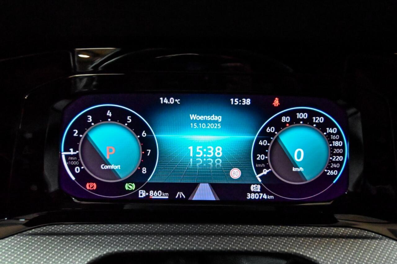 Volkswagen GOLF 1.5 eTSI R-Line | PANO | STOELVERWARMING