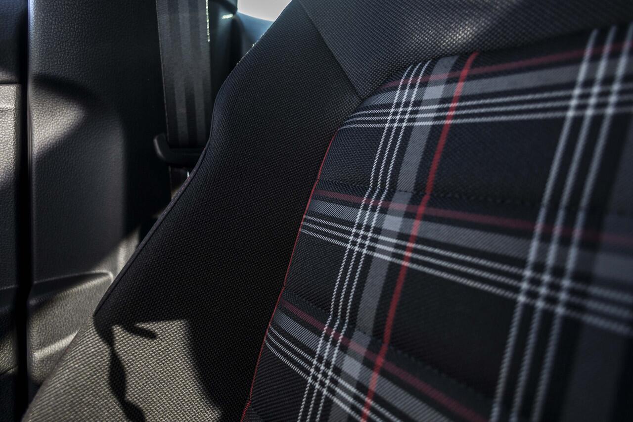 Volkswagen GOLF 2.0 TSI GTI Performance | 245PK | Camera | 19"