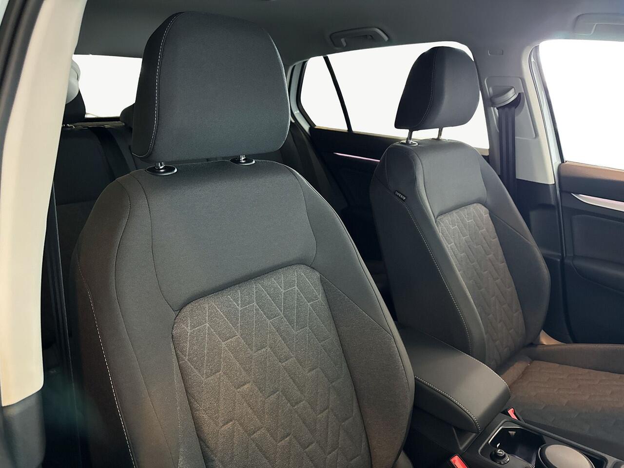 Volkswagen GOLF 1.5 eTSI 116pk Life Edition Airco automatisch | Stoelverwarming | Sfeerverlichting