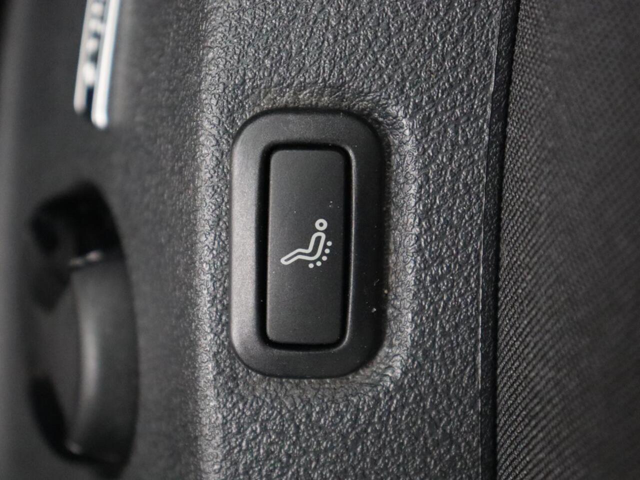 Volkswagen GOLF 1.5 TSI Comfortline Business | Trekhaak | Stoelverwarming | Massage | Carplay | Navigatie | Parkeerhulp | Adaptive cruise | Climate control | LED | Bluetooth