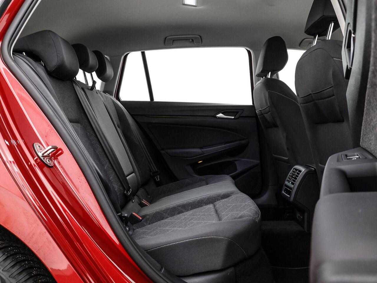 Volkswagen GOLF Variant 1.0 eTSI 110pk DSG Life · Camera · ACC · Inklap. Trekhaak · Apple/Android Car Play · Clima · Navigatie · Verkeersbord Detectie · Garantie t/m 03-07-2027 of 100.000