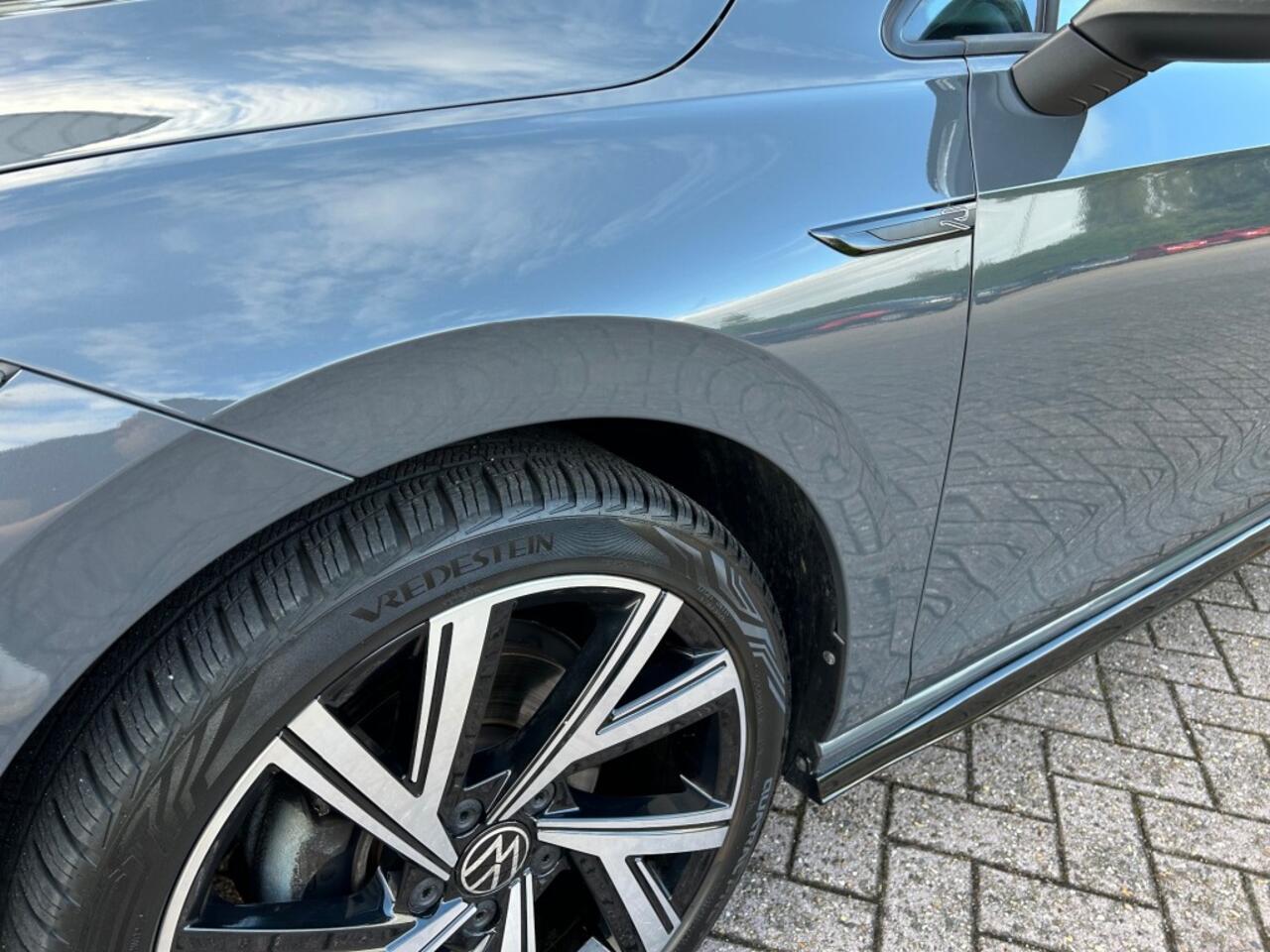 Volkswagen GOLF 1.5 eTSI R-Line