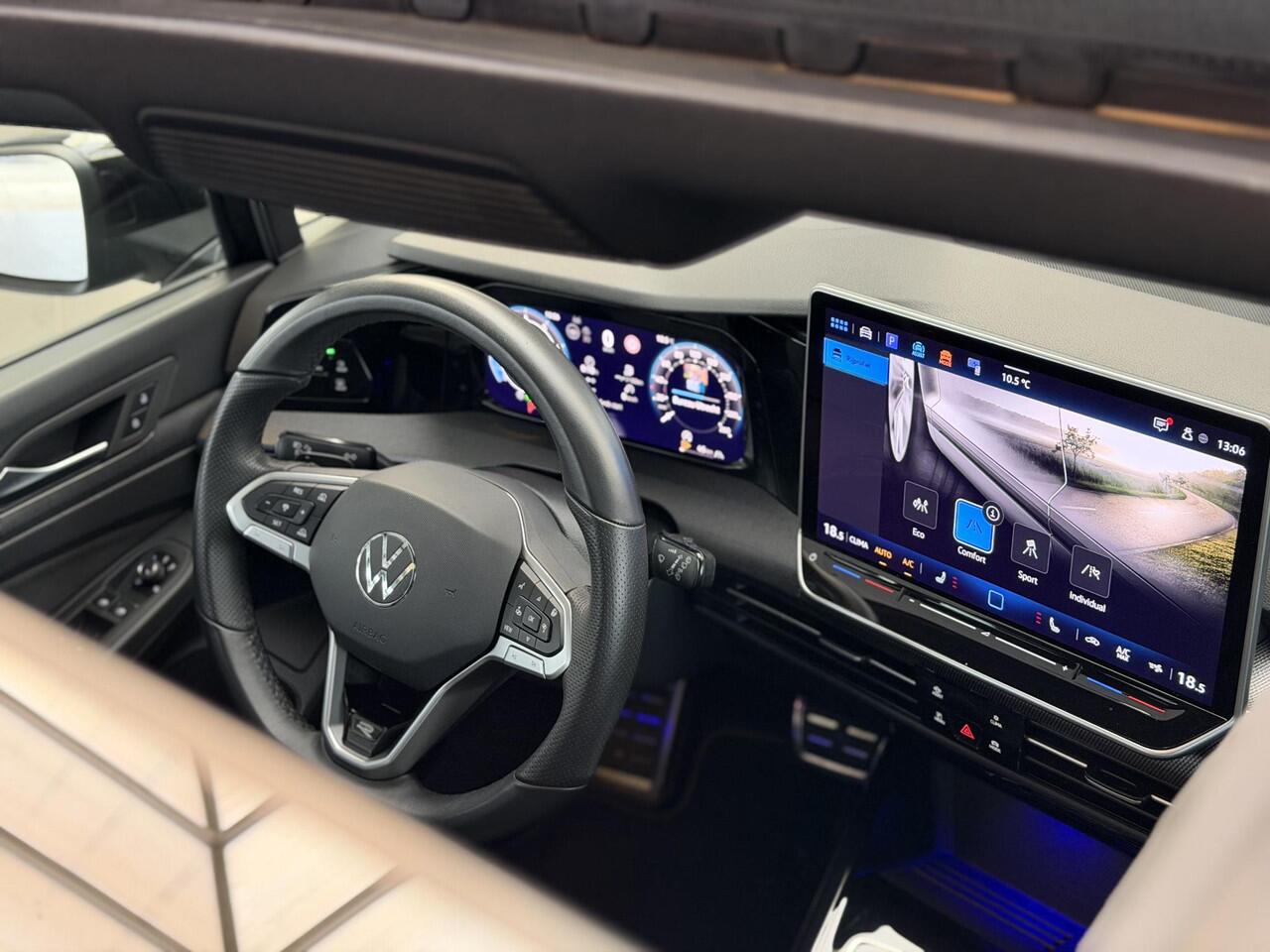 Volkswagen GOLF 1.5 eTSI R-Line Pano / Head-up / 360 /