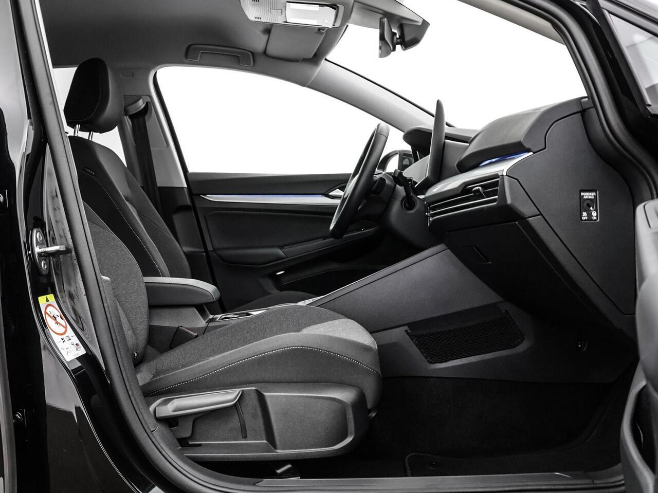 Volkswagen GOLF 1.5 204pk DSG eHybrid Life Edition · Camera · keyless · Apple/Android Car Play · Sfeerverlichting · Stoel & Stuurverwarming · 18'' Inch · Garantie t/m 27-05-2029 of 100.000km