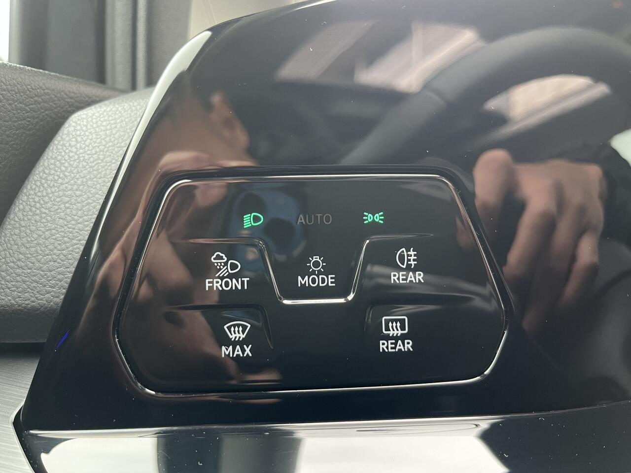 Volkswagen GOLF Variant 1.5 eTSI Style / AUTOMAAT/ PANO/ ELEKTR. TREKHAAK/ ELEKTR. STOEL./ MATRIX/ ADAPT. CRUISE/ DIGITAL DASH/ NAVI/ PARK. SENSOREN/ APP-CONNECT/ NAVI