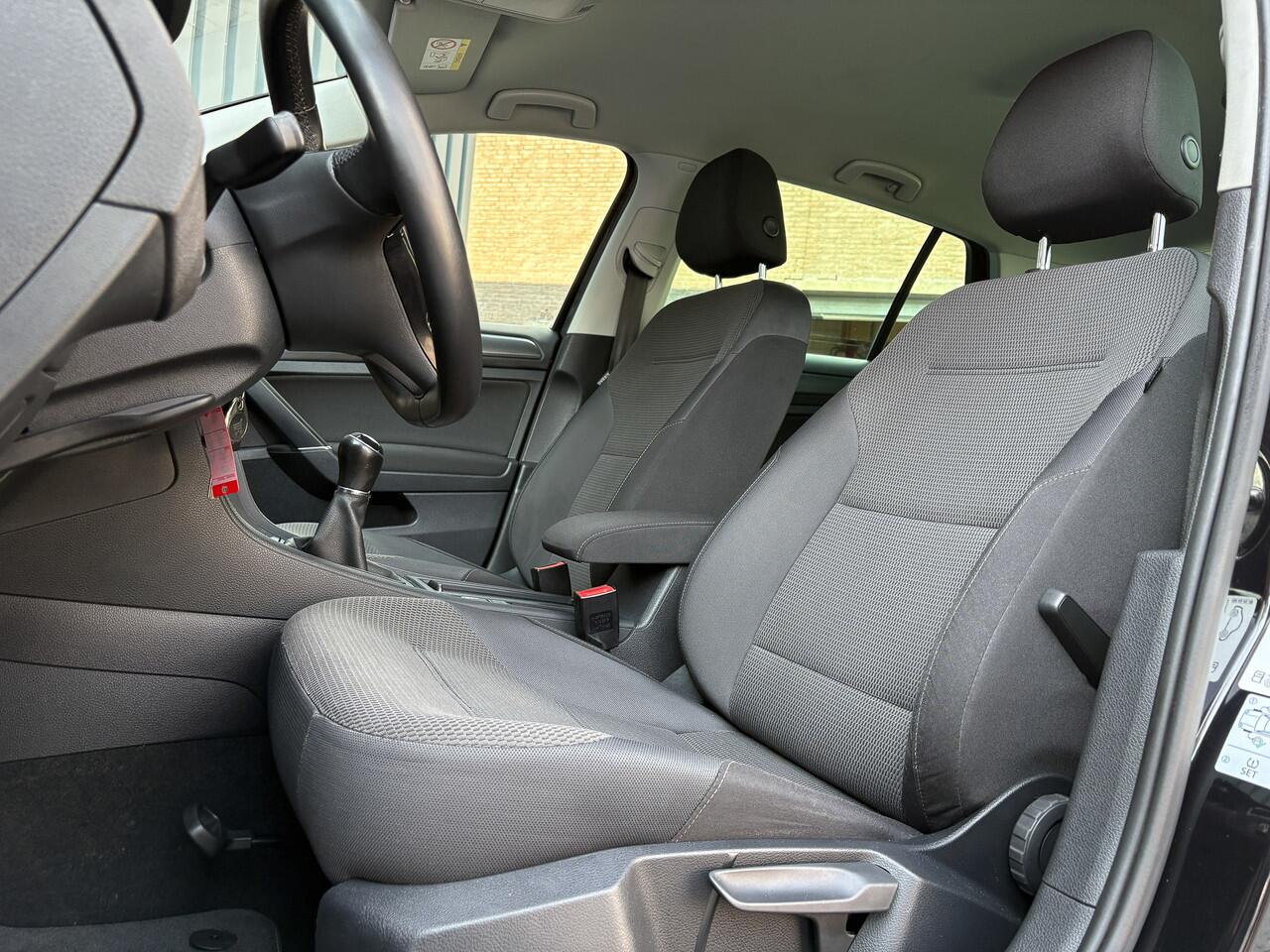 Volkswagen GOLF 1.5 TSI 130Pk Comfortline Business | Adapt. Cr. | Climate Control | Parkeersensoren V&A | Prijs Rijklaar!!