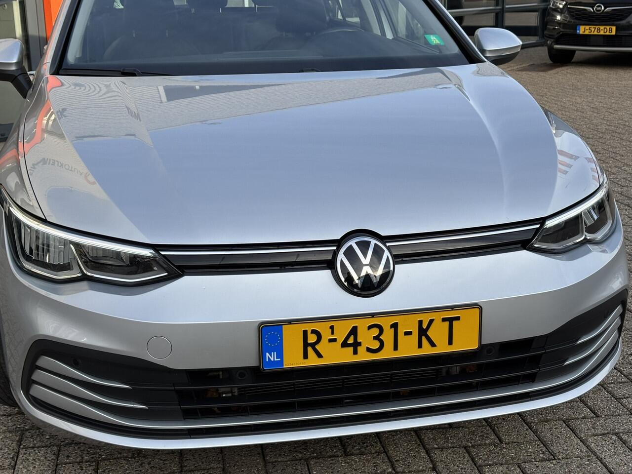 Volkswagen GOLF Variant 1.0 TSI Life / NL-Auto / Navi / Applecarplay/AndroidAuto / 19 inch Velgen / Lederen Bekleding /