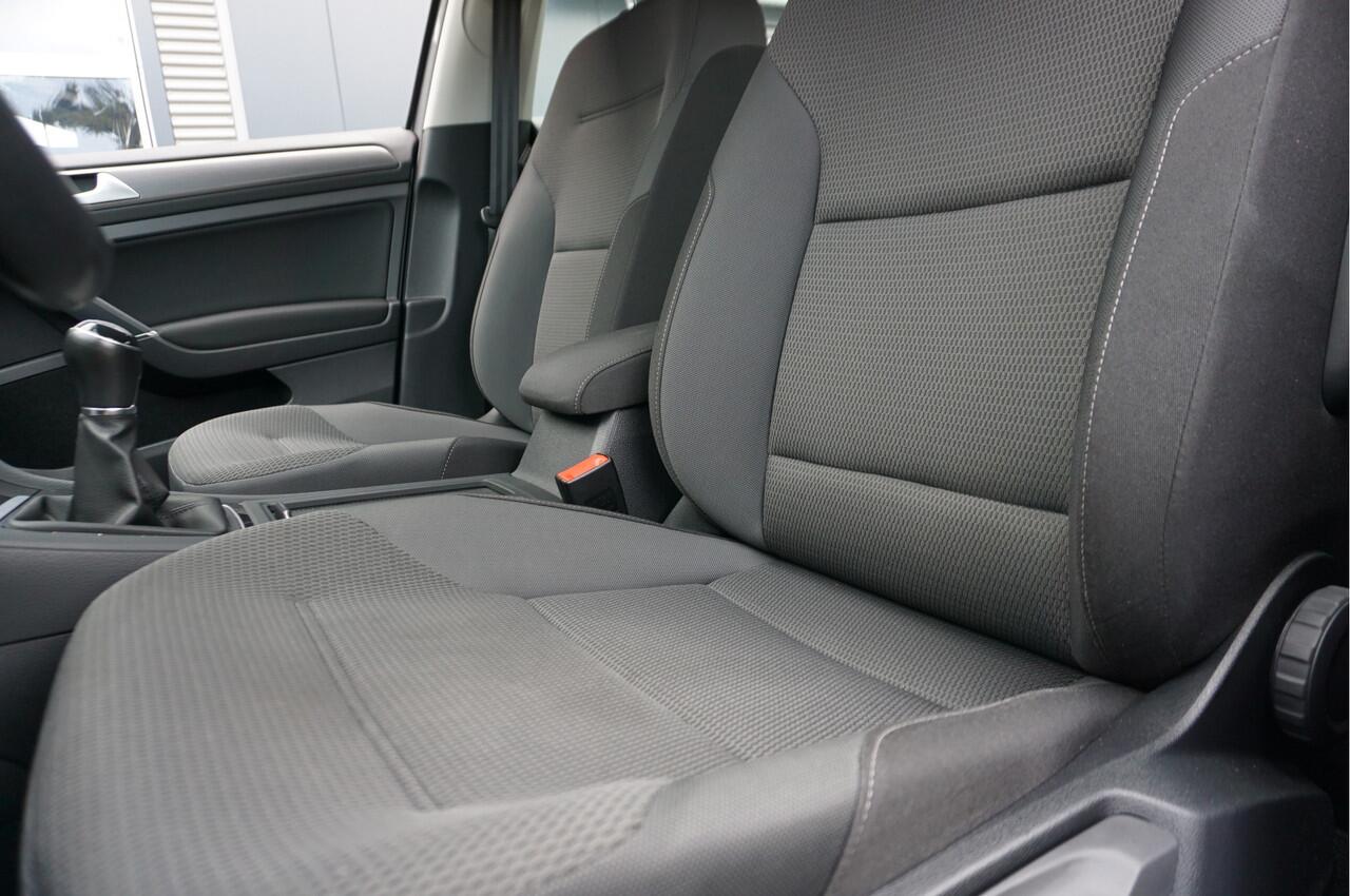 Volkswagen GOLF 1.5 TSI 5drs Comfortline BJ2020 Lmv 16" | Led | Pdc | Navi | Climate control | Cruise control | Getint glas