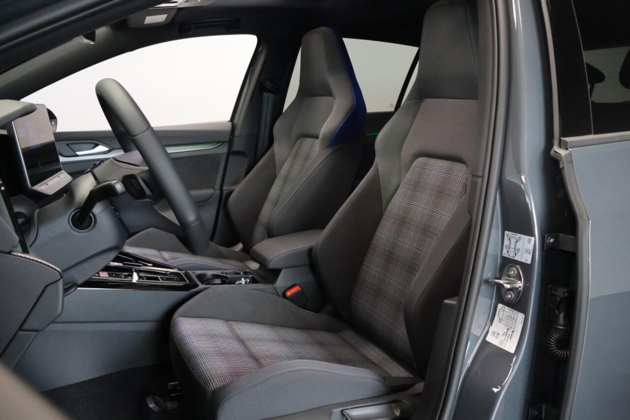 Volkswagen GOLF 1.5 eHybrid GTE 272pk | Panoramadak | Matrix | Trekhaak elektr.