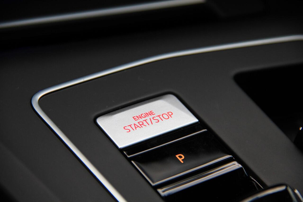 Volkswagen GOLF 1.4 eHybrid GTE 19" Adelaide | Sfeerverlichting | Apple Carplay | Parkeersensoren rondom | Nieuwstaat!