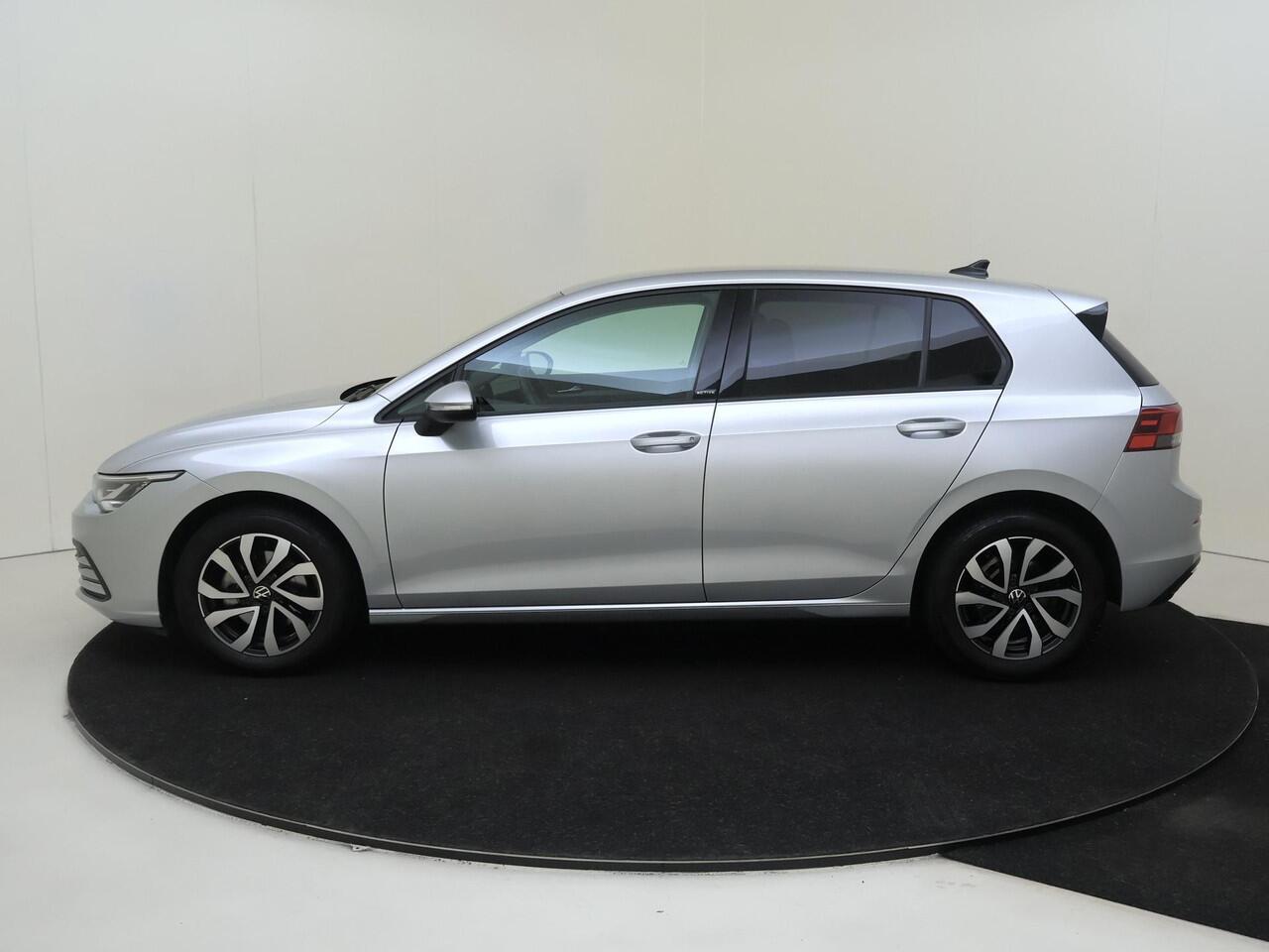 Volkswagen GOLF 1.0 TSI Life | Keyless | Achteruitrijcamera | Navigatie | Dodehoek detectie | 3-zone airco | Adaptieve cruise control | CarPlay |