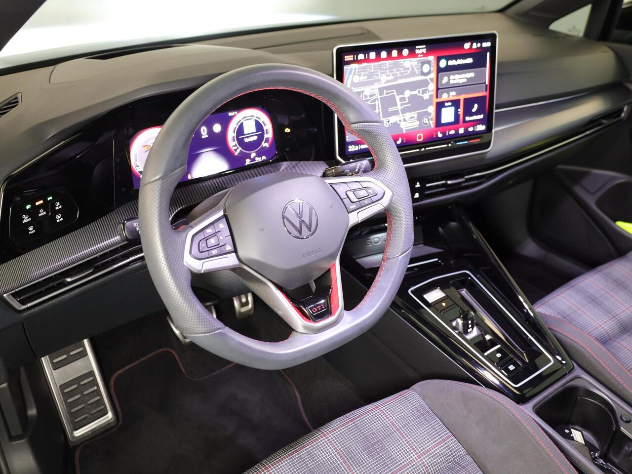 Volkswagen GOLF 2.0 TSI GTI 265PK DSG | Verlengde garantie | Panorama dak | Head up Display | Blackstyle | 19"LM velgen |