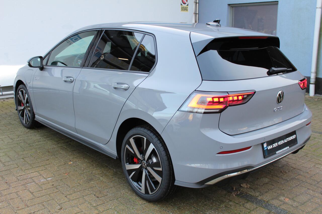 Volkswagen GOLF 1.5 eHybrid GTE 272 pk | Panorama dak | Stoel/Stuur verwarming | 360* Camera | Schuif/Kantel dak | Adaptive cruise controler | Keyless start | Apple CarPlay/Android Auto | Draadloze telefoonlader | IQ.Lights | Climate controle | Parkeersensoren V+A | Navi