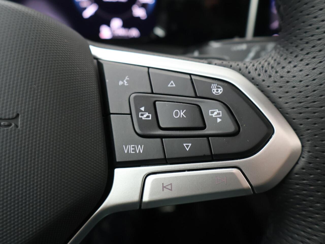 Volkswagen GOLF 1.5 eHybrid GTE | 272 PK | SoH 100% | Panoramadak | Head-up display | IQ.Light Matrix LED | 18" LM velgen |