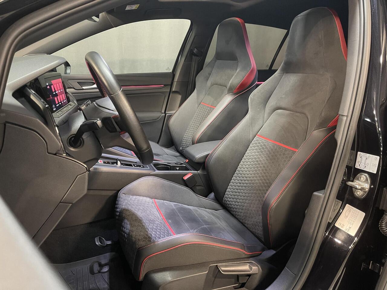 Volkswagen GOLF 2.0 TSI GTI Clubsport 400PK 19"/Panoramadak/H&K/IQ Lights/Black style/Dodehoek/Stoel + stuurverwarming/Keyless/Apple Carplay & Android Auto