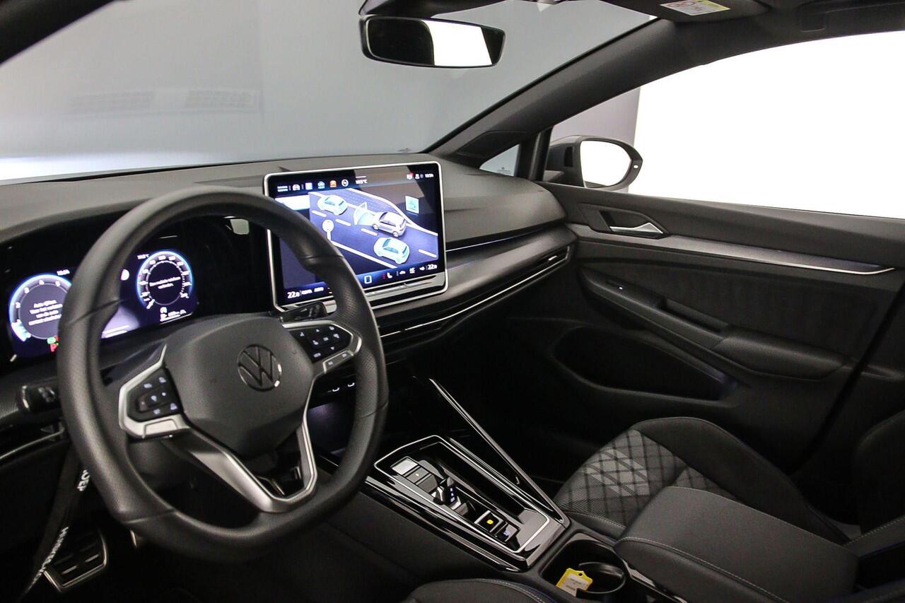 Volkswagen GOLF R-Line Edition 1.5 eTSI 150pk DSG Automaat Achteruitrijcamera, Adaptive cruise control, Navigatie, LED koplampen, Stuurwiel verwarmd, Parkeersensoren, Stoelverwarming