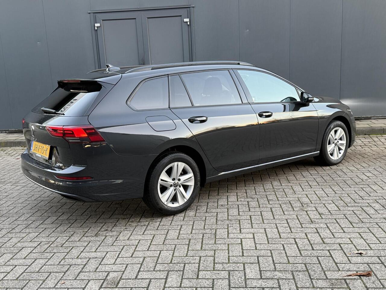 Volkswagen GOLF Variant 1.5 eTSI Life Business Automaat / Trekgewicht 1.400 kg / Navigatie / Apk tot 11-2027 /Digitaal dashboard / Climate control / Navigatie / Apple Carplay Android /