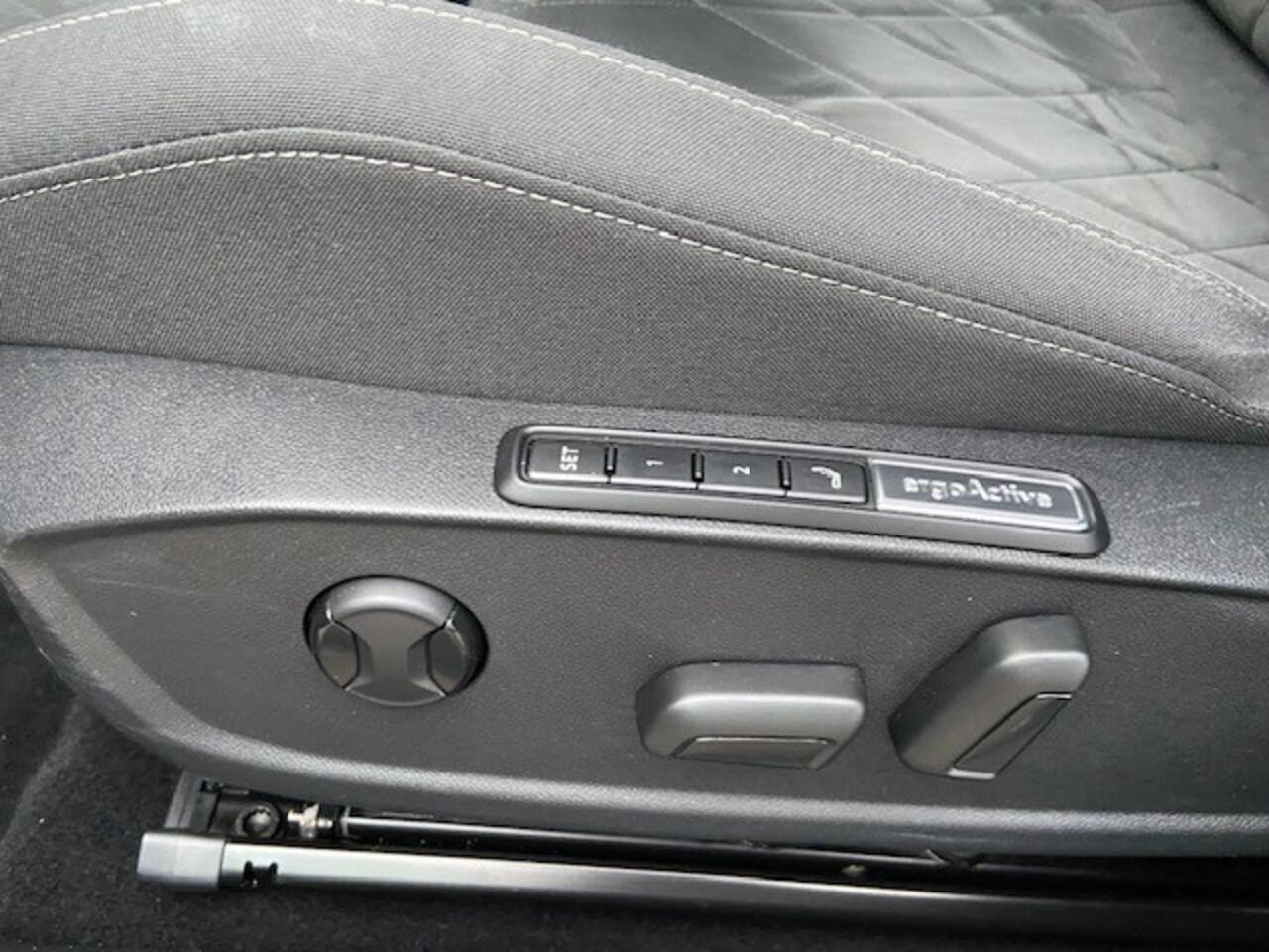 Volkswagen GOLF 1.5 TSI Style / APP.Connect / 17"LMV / Elektr. bestuurdersstoel