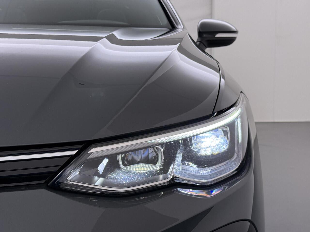 Volkswagen GOLF Variant 1.5 eTSI R-Line Trekhaak | Pano Dak | Camera | Navigatie |