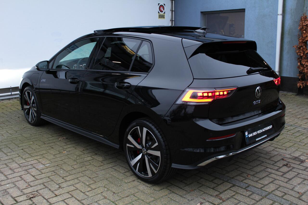 Volkswagen GOLF 1.5 eHybrid GTE 272 pk | Panorama dak | Stoel/Stuur verwarming | 360* Camera | Schuif/Kantel dak | Adaptive cruise controler | Keyless start | Apple CarPlay/Android Auto | Draadloze telefoonlader | IQ.Lights | Climate controle | Parkeersensoren V+A | Navi