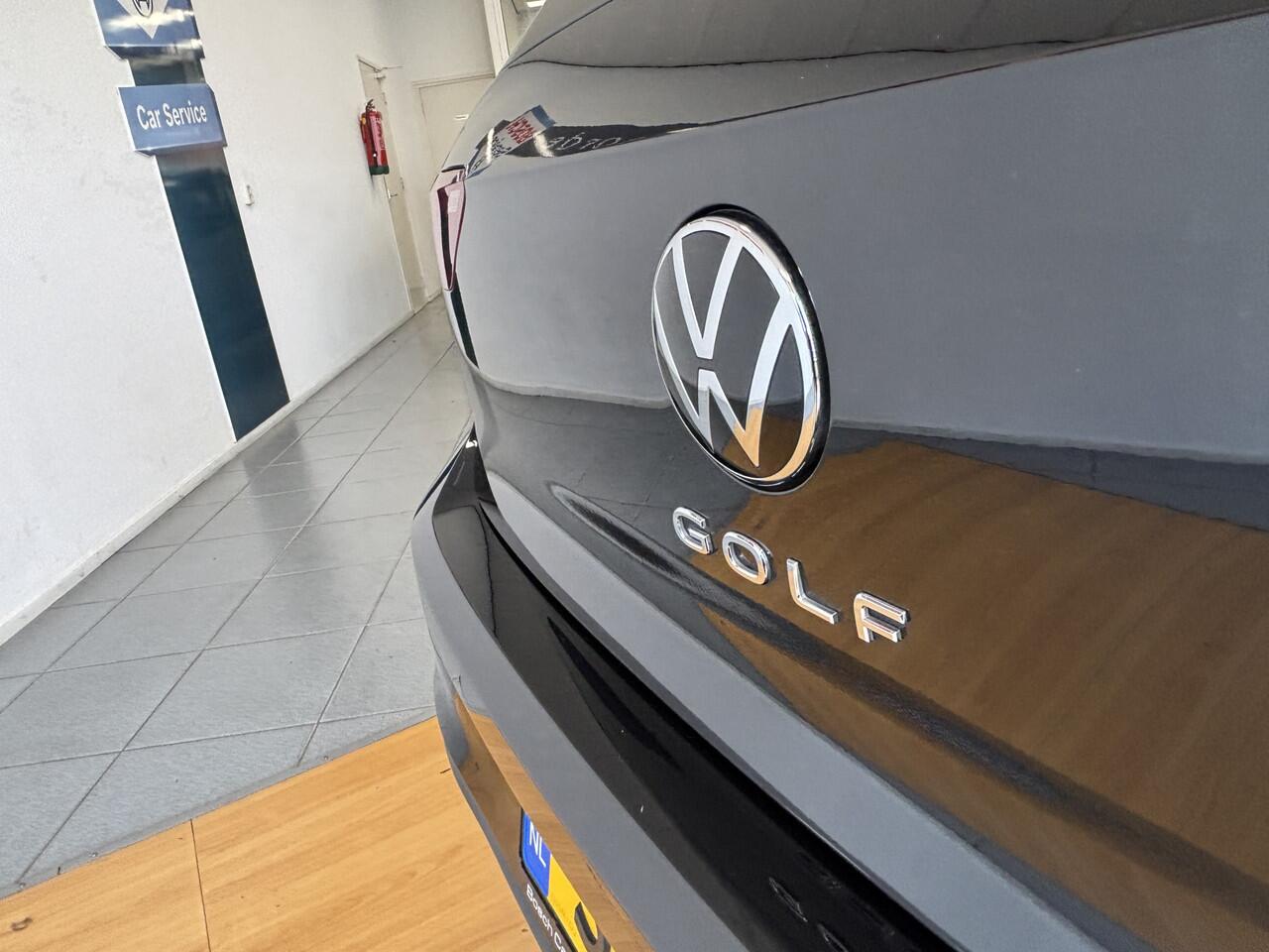 Volkswagen GOLF 1.0 TSI * 19 INCH * NAVI * STOEL+STUURVERW. * CARPLAY