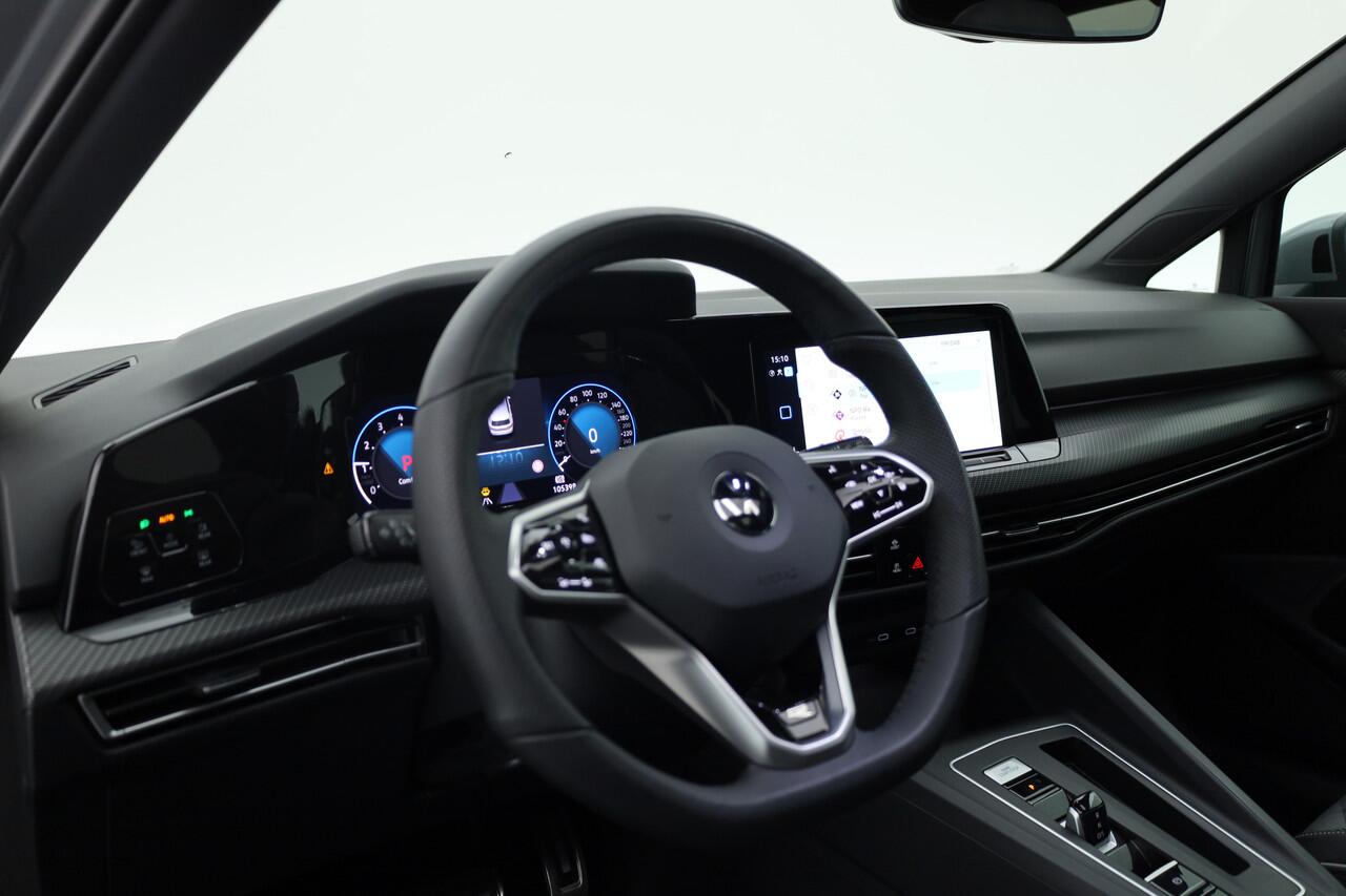 Volkswagen GOLF 1.5 eTSI R-Line | Pano | Camera | IQ. Light | Dodehoekdet. | Carplay & Android Auto | Keyless