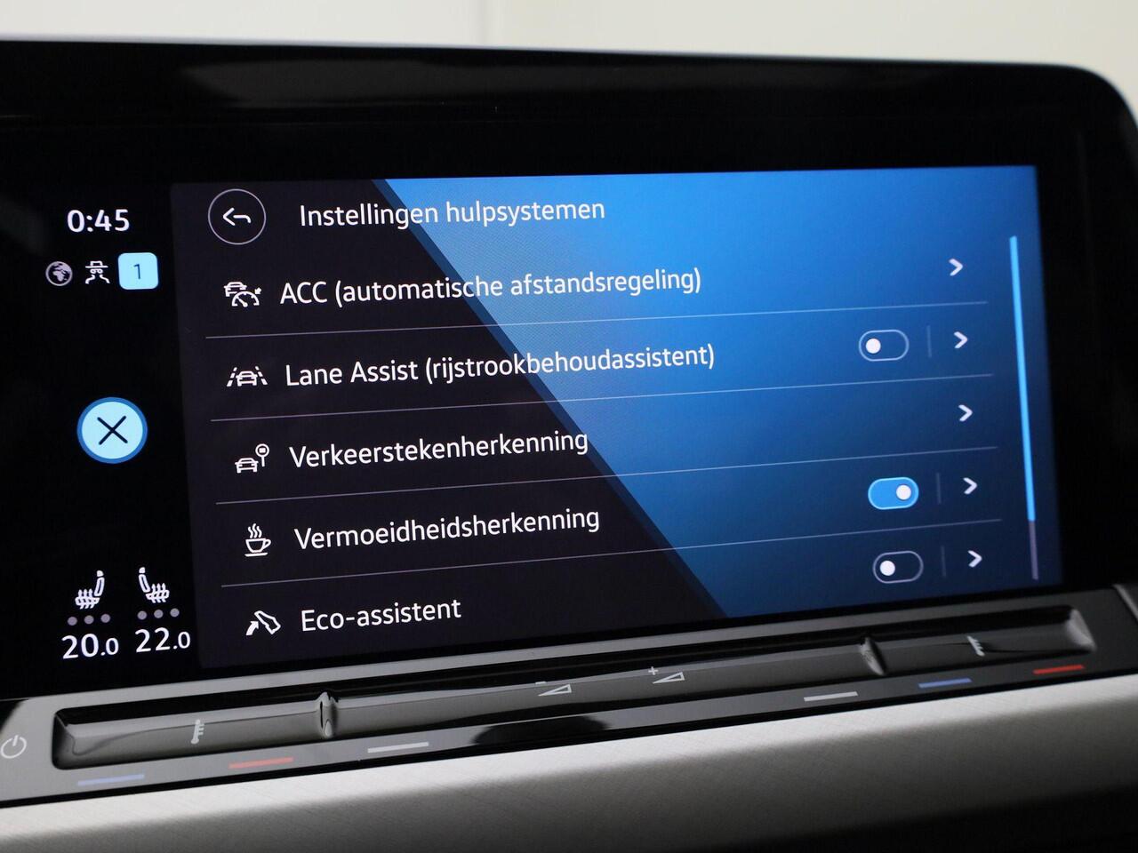 Volkswagen GOLF 1.0TSI/110PK Life · Panoramadak · Navigatie · Apple/Android Car Play · Garantie t/m 08-02-2029 of 100000km