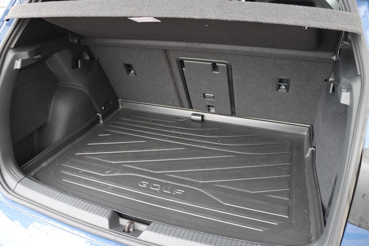 Volkswagen GOLF R-Line-Edition 1.5 eTSI 116pk DSG7