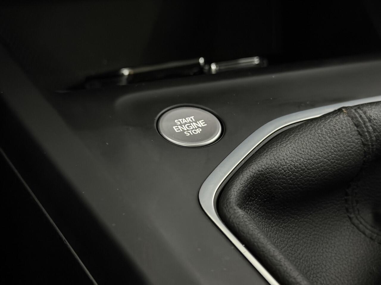 Volkswagen GOLF 8.5 1.5 TSI Life Edition Parkeersensoren, Navi, Winterpakket, Virtual desk, Sfeerverlichting, Keyless start, Cruise control