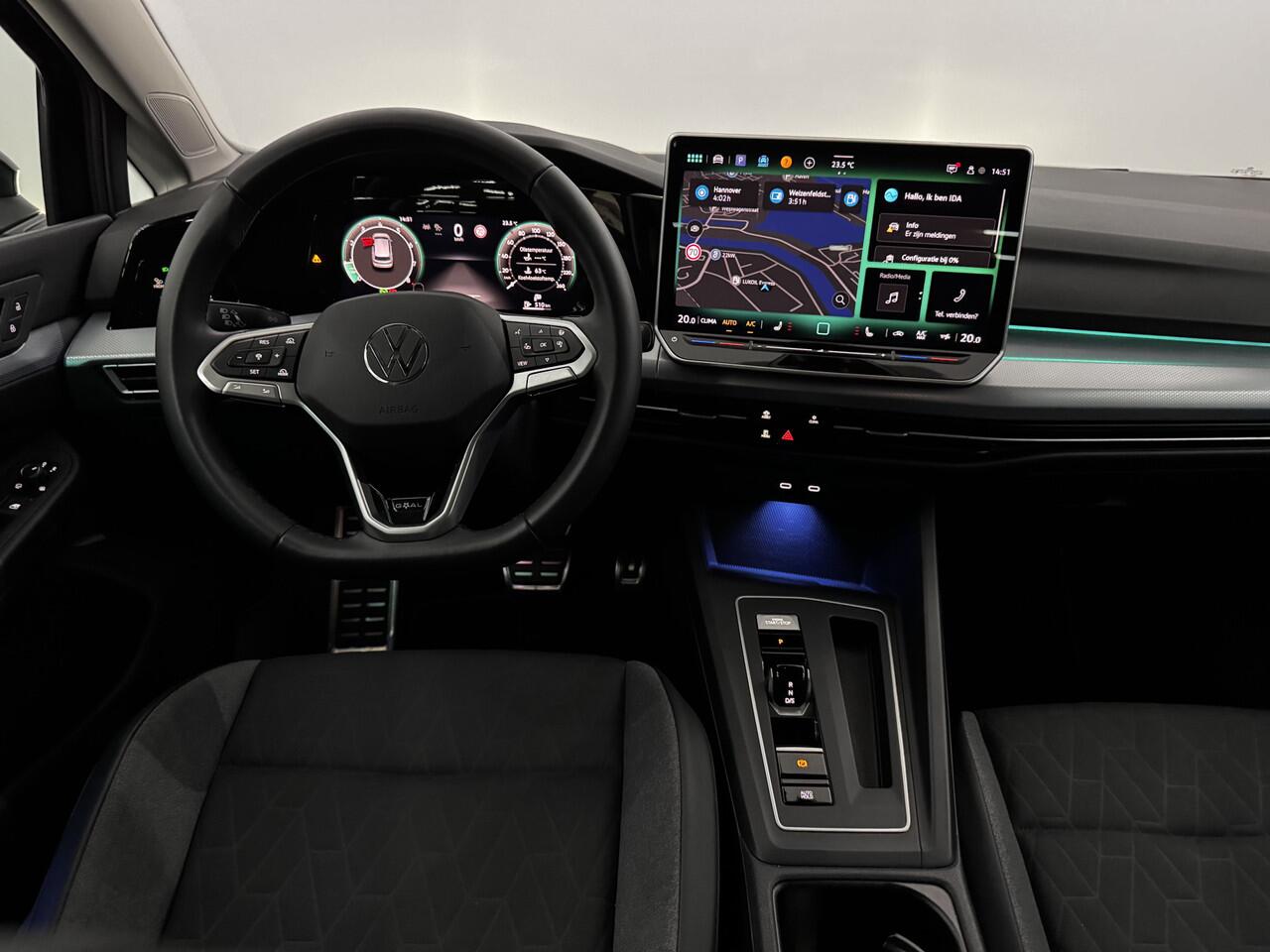 Volkswagen GOLF 8.5 1.5 TSI GOAL Edition Half leder, Camera, Navi, Winterpakket, Virtual desk, Sfeerverlichting, Keyless start, Cruise control