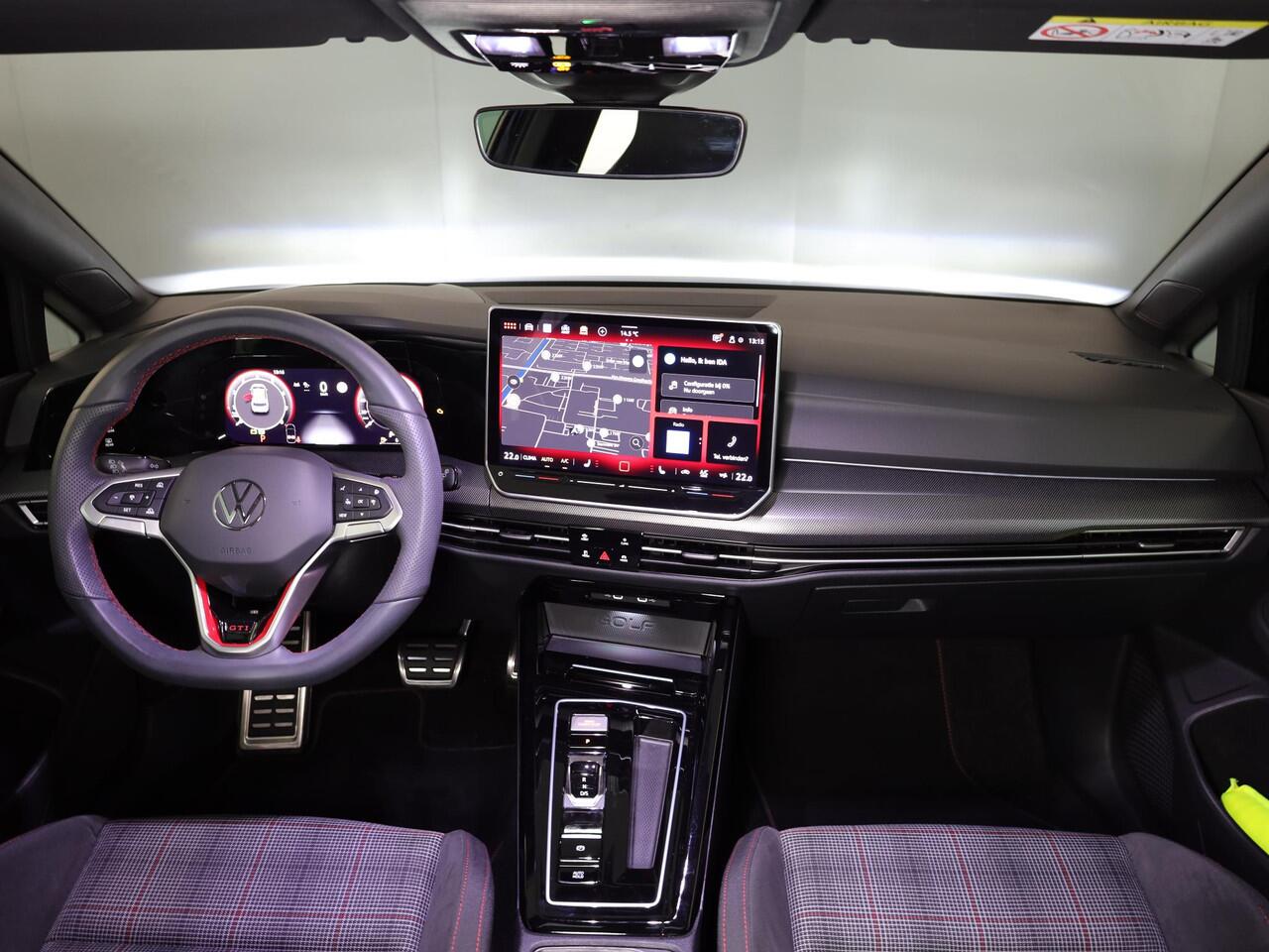 Volkswagen GOLF 2.0 TSI GTI 265PK DSG | Verlengde garantie | Panorama dak | Head up Display | Blackstyle | 19"LM velgen |