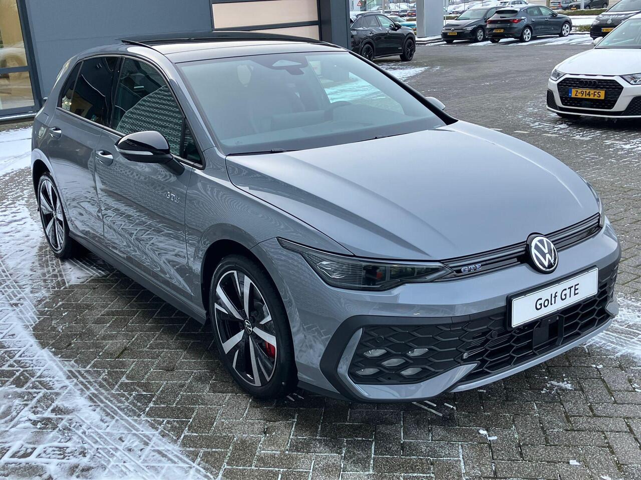 Volkswagen GOLF 8 GTE 1.5 eHybrid 200 kW / 272 PK 6 versn. DSG | Black Style | Panoramadak | Assistance pakket plus |