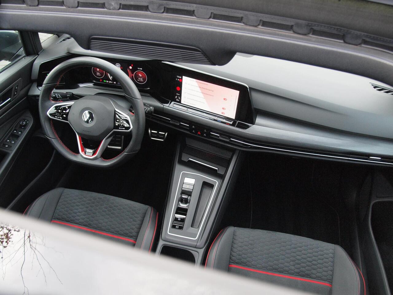 Volkswagen GOLF 2.0 TSI GTI | Panoramadak | Camera | Apple Carplay | Cruise Control | Automaat |