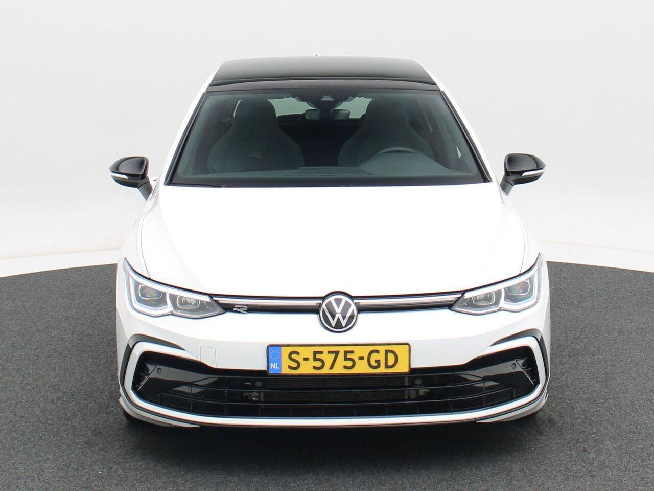 Volkswagen GOLF 1.5 eTSi 150 Pk Automaat R-Line Business+ | Panoramdak | Adaptive Cruise | Full LED | Camera | Parkeersensoren | Carplay | 18 Inch | 51.320 Km