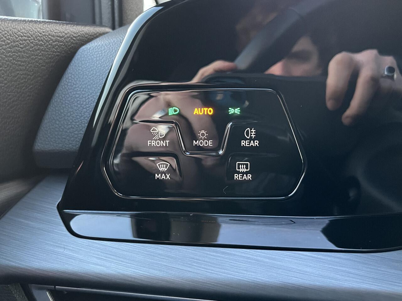 Volkswagen GOLF 1.4 eHybrid Style / AUTOMAAT/ DODE HOEK/ PARK. SENSOREN + CAMERA/ MEMORY SEATS/ STOEL-STUURVERWARM./ LED/ NAVI/ APP-CONNECT/ CLIMA/ LMV