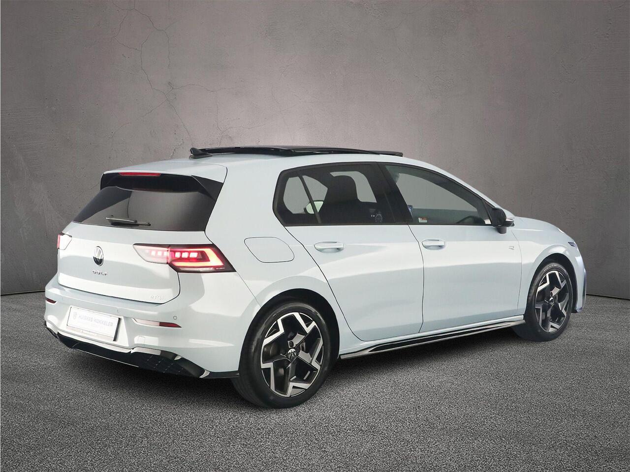 Volkswagen GOLF R-Line Edition 1.5 eTSI 150pk DSG Automaat Panoramadak, Harman Kardon audio, LED matrix koplampen, Adaptive cruise control