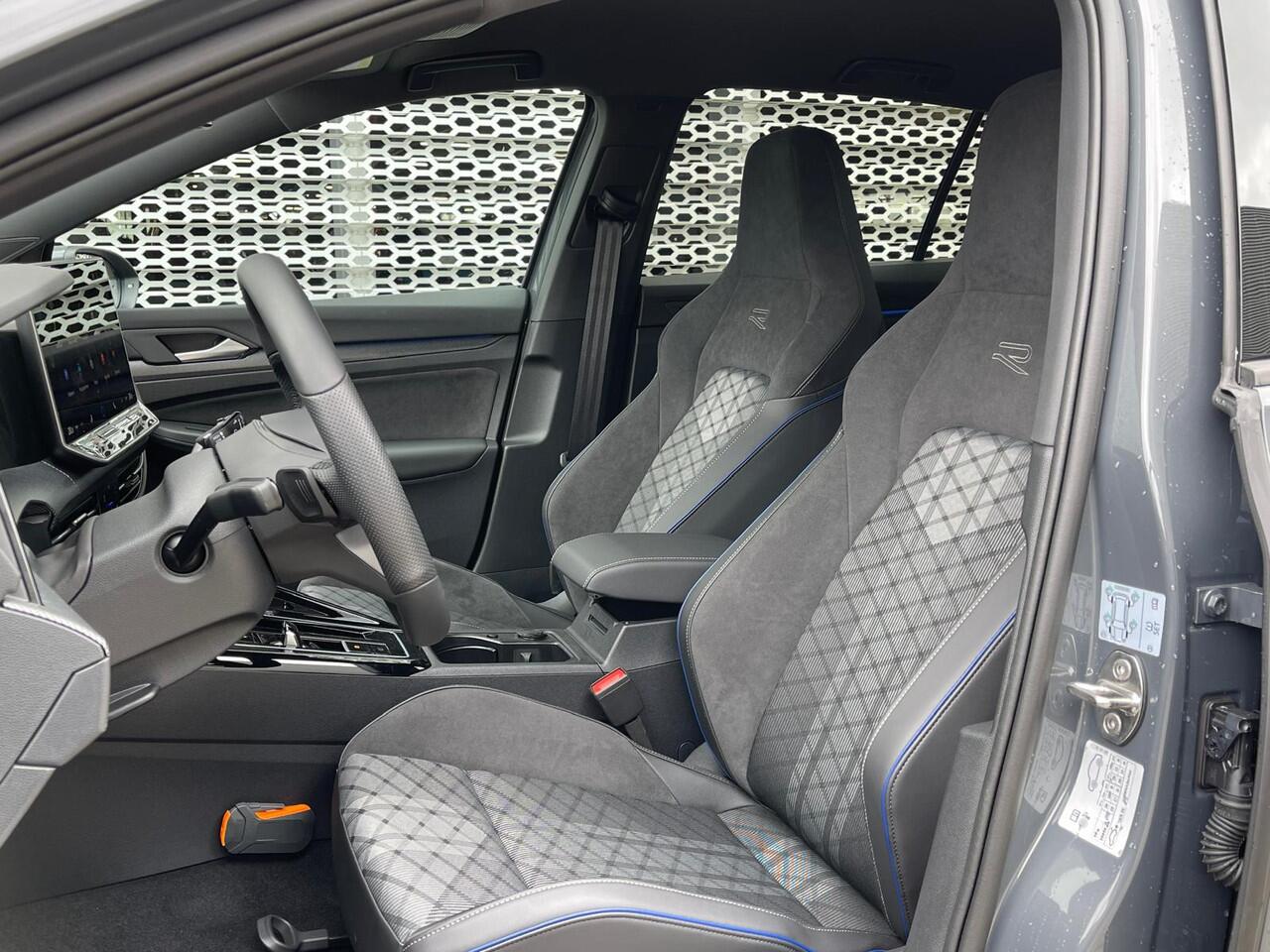 Volkswagen GOLF 1.5 eTSI 115PK DSG R-Line Edition / 360 Camera / 18'' LMV / VW