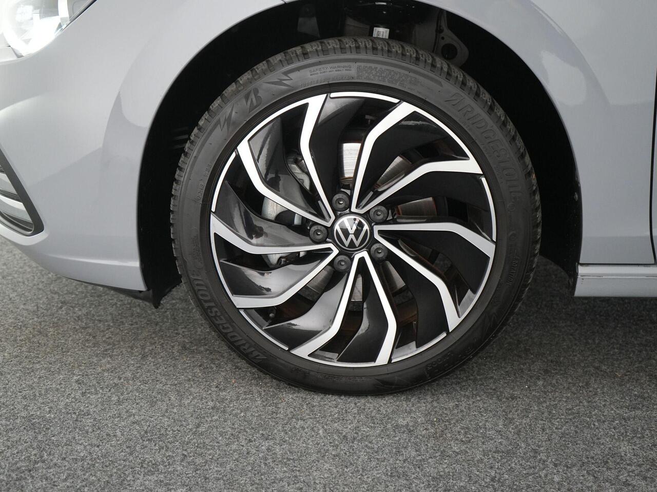 Volkswagen GOLF 1.5 eTSI Style business | Clima | Camera | Massage |