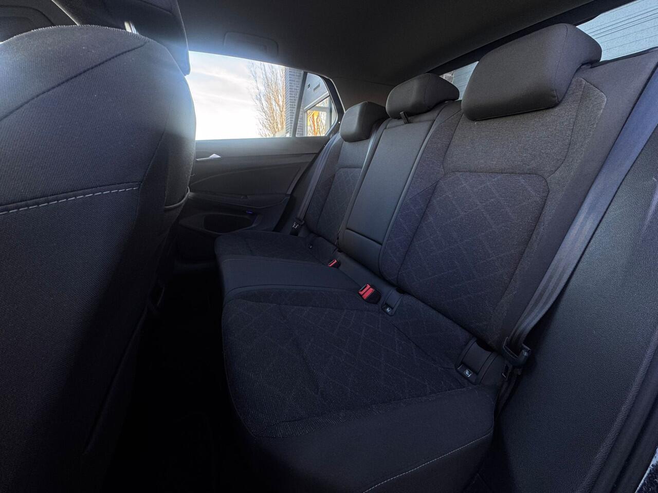 Volkswagen GOLF 1.0 eTSI Automaat Life Apple-Carplay *NL-AUTO*