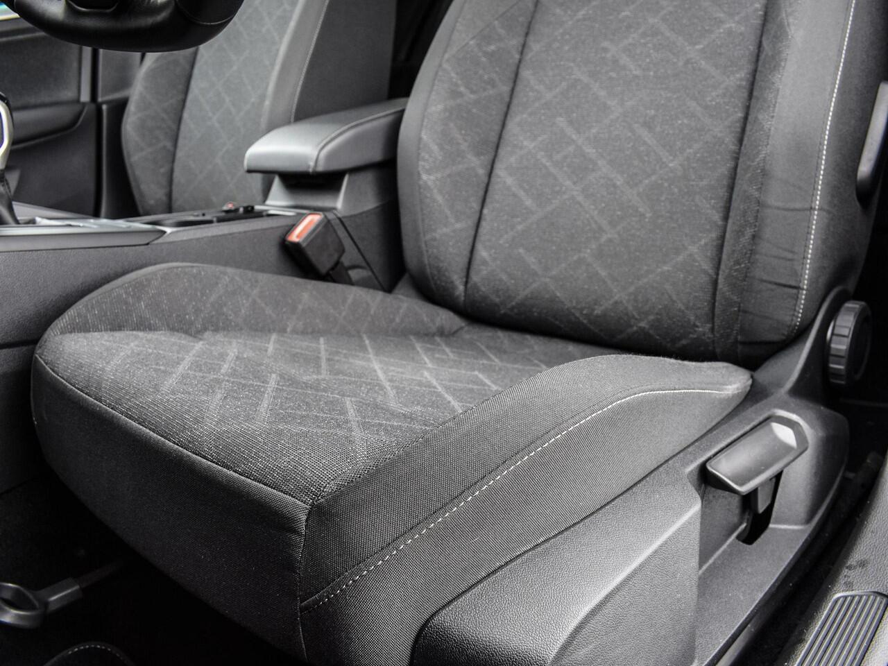 Volkswagen GOLF 1.0 TSI 110pk Life · Apple/Android Car Play · Navigatie · P-Sensoren · Sfeerverlichting · Getint Glas · 16'' Inch · Garantie t/m 03-07-2027 of 100.000km