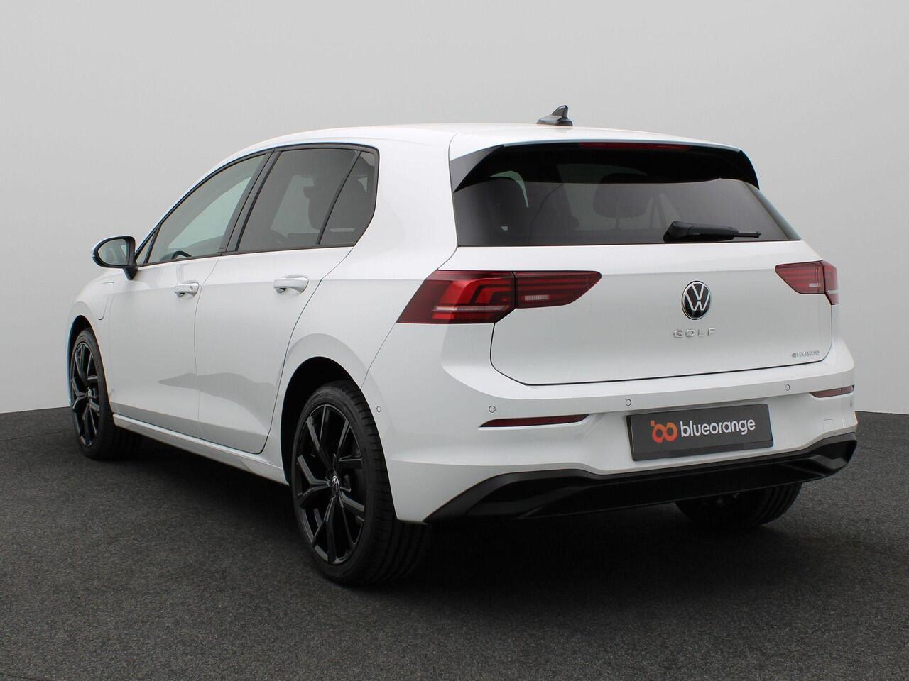 Volkswagen GOLF 1.5 eHybrid Life Edition 204PK DSG Navi via Apple Carplay/Android Auto, Achteruitrijcamera, Stoel-Stuurverwarming, Keyless, 18" LM Velgen Zwart, Adaptieve Cruise Controle